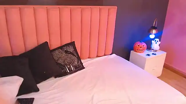 CrystalWoods94 online show from 31, 10, 2025