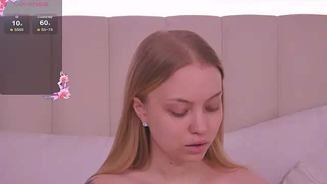 Snapshot of DorisHell chatting on 5, 2, 2025 DorisHell online show from 5, 2, 2025