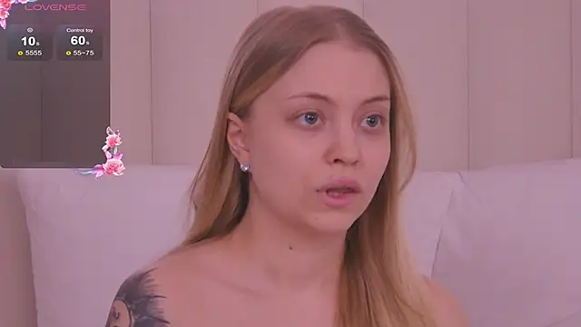 Snapshot of DorisHell chatting on 5, 2, 2025 DorisHell online show from 5, 2, 2025