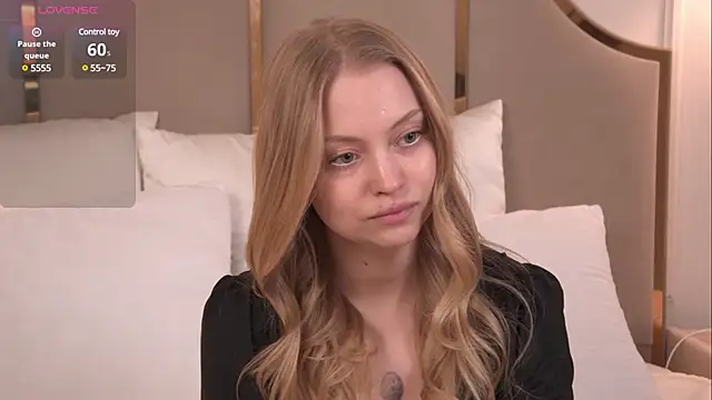 Snapshot of DorisHell chatting on 2, 3, 2025 DorisHell online show from 2, 3, 2025