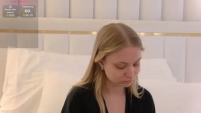 Snapshot of DorisHell chatting on 4, 3, 2025 DorisHell online show from 4, 3, 2025