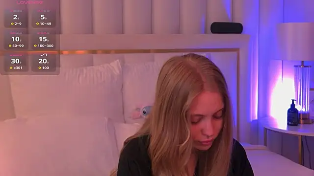 Snapshot of DorisHell chatting on 10, 9, 2025 DorisHell online show from 10, 9, 2025