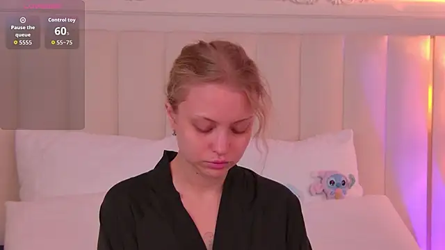 Snapshot of DorisHell chatting on 11, 10, 2025 DorisHell online show from 11, 10, 2025