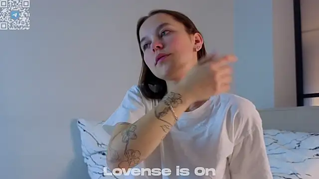 Snapshot of FalineDowlen chatting on 14, 11, 2025 FalineDowlen online show from 14, 11, 2025