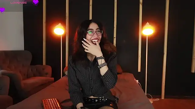 Snapshot of vampy_dolll chatting on 7, 3, 2025 vampy dolll online show from 7, 3, 2025