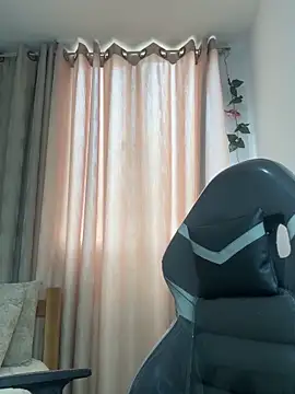 Snapshot of SaraBraun_ chatting on 8, 10, 2025 SaraBraun online show from 8, 10, 2025