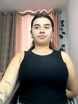 Snapshot of SaraBraun_ chatting on 10, 10, 2025 SaraBraun online show from 10, 10, 2025