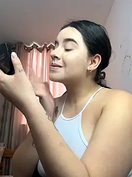 Snapshot of SaraBraun_ chatting on 14, 10, 2025 SaraBraun online show from 14, 10, 2025