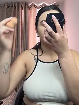 Snapshot of SaraBraun_ chatting on 27, 10, 2025 SaraBraun online show from 27, 10, 2025