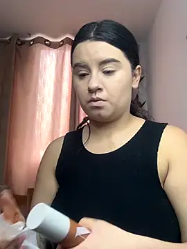 Snapshot of SaraBraun_ chatting on 29, 10, 2025 SaraBraun online show from 29, 10, 2025