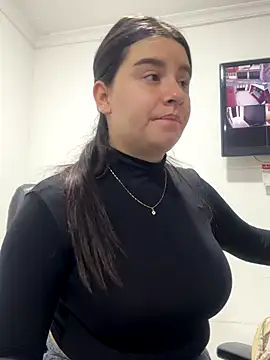 Snapshot of SaraBraun_ chatting on 31, 10, 2025 SaraBraun online show from 31, 10, 2025