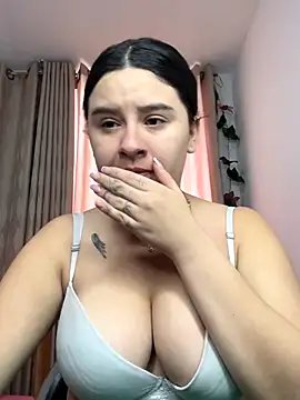 Snapshot of SaraBraun_ chatting on 2, 11, 2025 SaraBraun online show from 2, 11, 2025