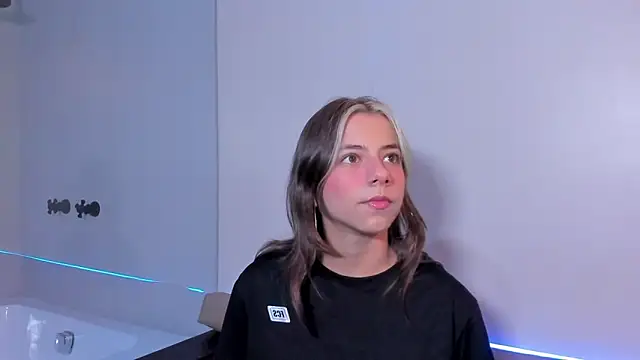 Snapshot of ArtemisaBlake chatting on 17, 12, 2024 ArtemisaBlake online show from 17, 12, 2024