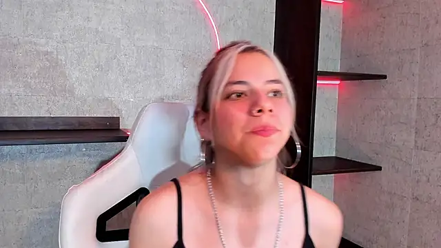 Snapshot of ArtemisaBlake chatting on 8, 1, 2025 ArtemisaBlake online show from 8, 1, 2025