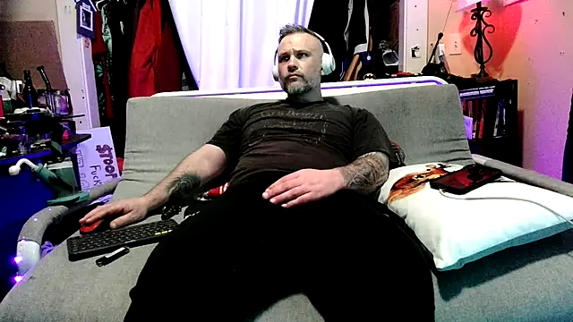 Snapshot of TwoFarty240 chatting on 15, 2, 2026 TwoFarty240 online show from 15, 2, 2026