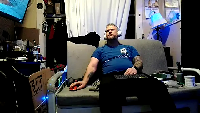 Snapshot of TwoFarty240 chatting on 19, 2, 2026 TwoFarty240 online show from 19, 2, 2026