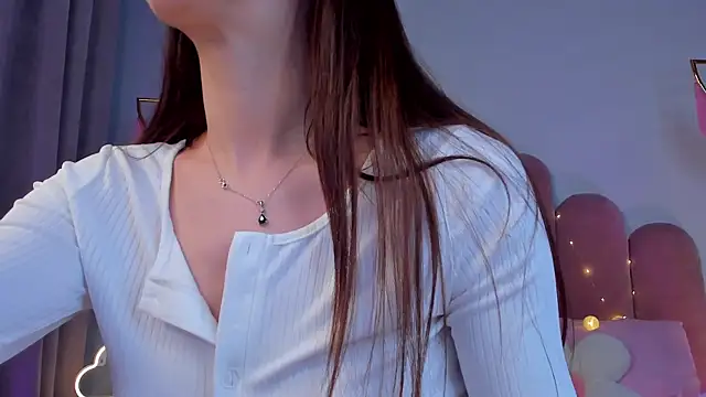 Snapshot of ElsaYoung chatting on 18, 1, 2025 ElsaYoung online show from 18, 1, 2025