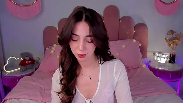 Snapshot of ElsaYoung chatting on 19, 1, 2025 ElsaYoung online show from 19, 1, 2025