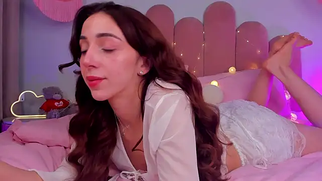 Snapshot of ElsaYoung chatting on 3, 2, 2025 ElsaYoung online show from 3, 2, 2025