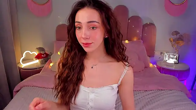 Snapshot of ElsaYoung chatting on 5, 2, 2025 ElsaYoung online show from 5, 2, 2025