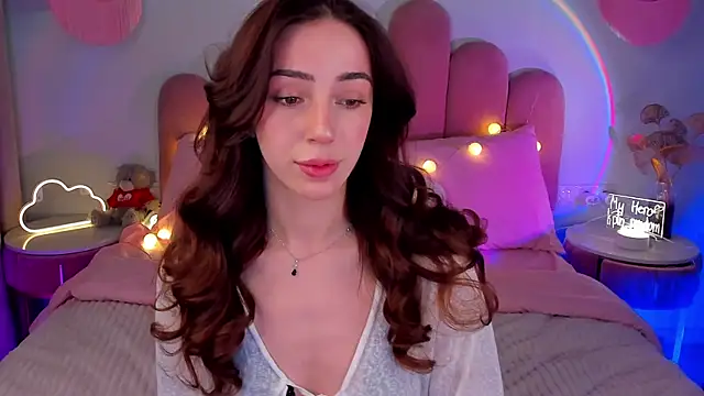 Snapshot of ElsaYoung chatting on 7, 2, 2025 ElsaYoung online show from 7, 2, 2025