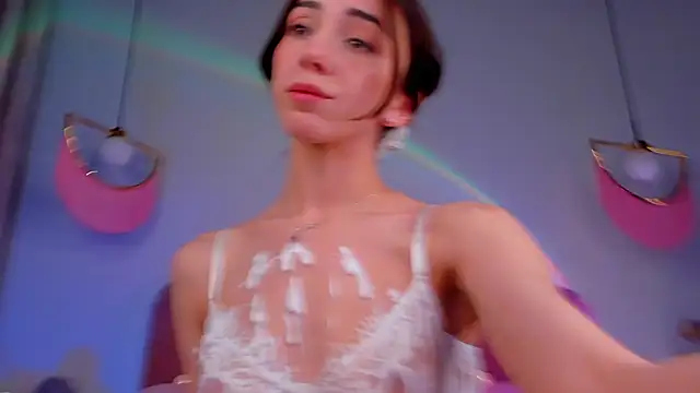 Snapshot of ElsaYoung chatting on 8, 2, 2025 ElsaYoung online show from 8, 2, 2025