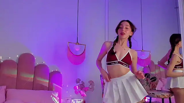 Snapshot of ElsaYoung chatting on 8, 3, 2025 ElsaYoung online show from 8, 3, 2025