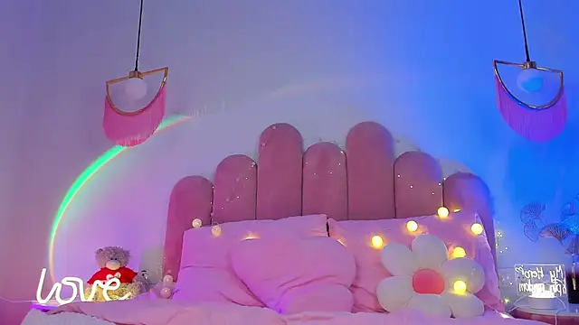 Snapshot of ElsaYoung chatting on 15, 3, 2025 ElsaYoung online show from 15, 3, 2025