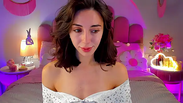 Snapshot of ElsaYoung chatting on 26, 9, 2025 ElsaYoung online show from 26, 9, 2025