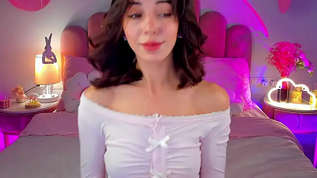 Snapshot of ElsaYoung chatting on 12, 10, 2025 ElsaYoung online show from 12, 10, 2025