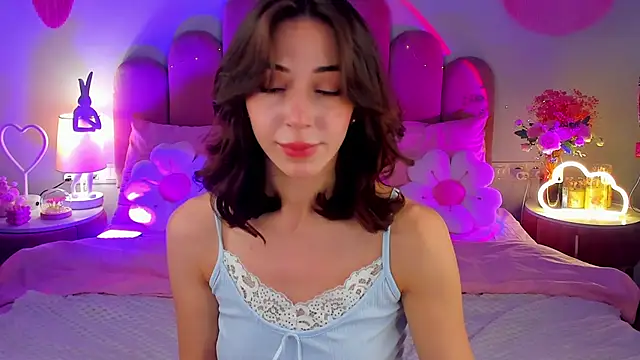 Snapshot of ElsaYoung chatting on 20, 11, 2025 ElsaYoung online show from 20, 11, 2025