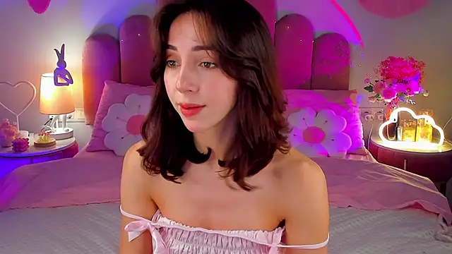 Snapshot of ElsaYoung chatting on 21, 11, 2025 ElsaYoung online show from 21, 11, 2025