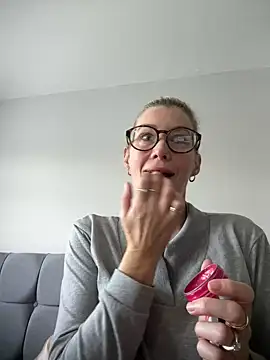 Englishhotwife4u online show from 14, 12, 2024