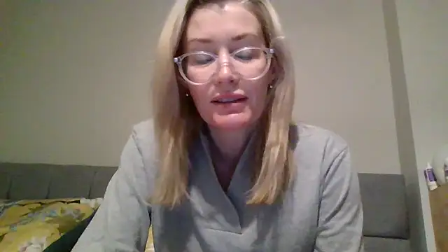 Englishhotwife4u online show from 28, 12, 2024