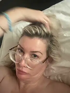 Englishhotwife4u online show from 31, 12, 2024