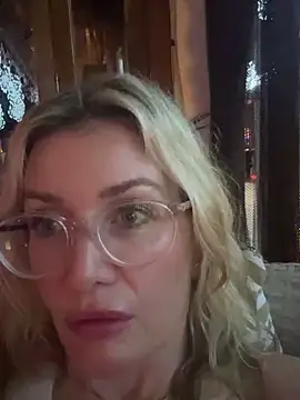 Englishhotwife4u online show from 3, 1, 2025