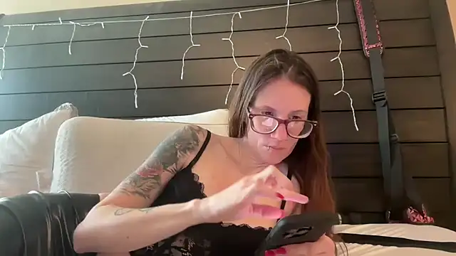 yourstrulylivy69 online show from 27, 2, 2025