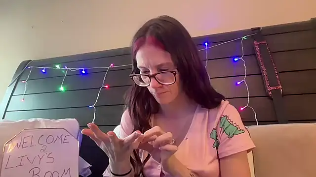 yourstrulylivy69 online show from 5, 3, 2025