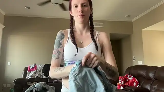 yourstrulylivy69 online show from 12, 3, 2025