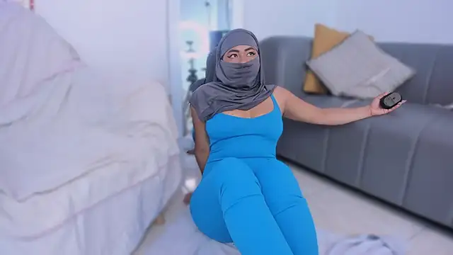 Snapshot of jazmin_anbar chatting on 7, 10, 2025 jazmin anbar online show from 7, 10, 2025