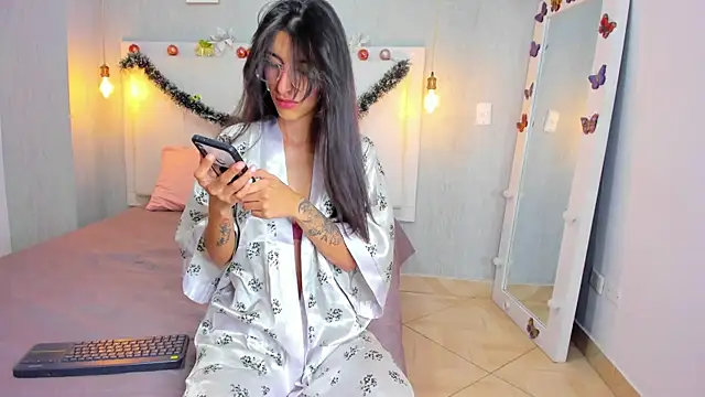 Snapshot of Milaspetite chatting on 27, 12, 2024 Milaspetite online show from 27, 12, 2024