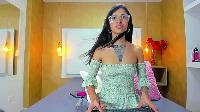 Snapshot of Milaspetite chatting on 5, 1, 2025 Milaspetite online show from 5, 1, 2025