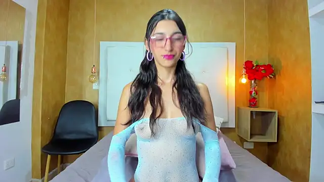 Snapshot of Milaspetite chatting on 18, 11, 2025 Milaspetite online show from 18, 11, 2025