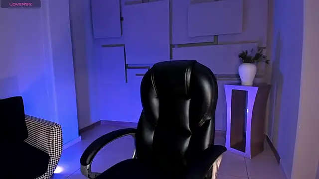 MiaFarrell  online show from 4, 11, 2025