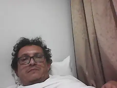 Bombi22 online show from 2, 11, 2025