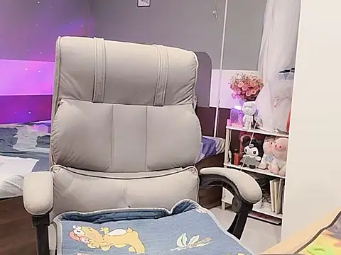Eva-Public online show from 4, 3, 2025