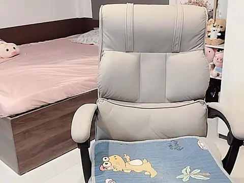 Eva-Public online show from 1, 11, 2025