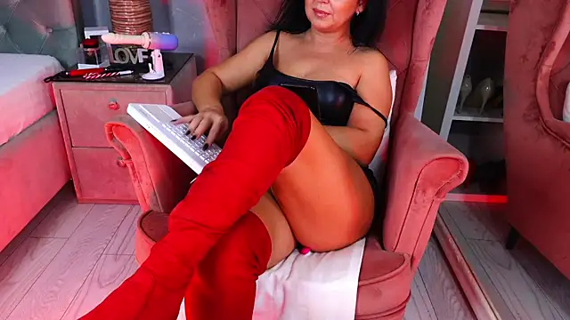 AQueenMonica online show from 24, 11, 2025