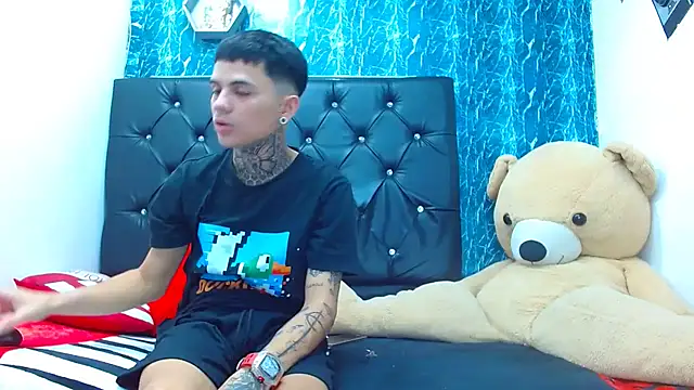 Snapshot of exotic_hot_couple chatting on 17, 1, 2025 exotic hot couple online show from 17, 1, 2025