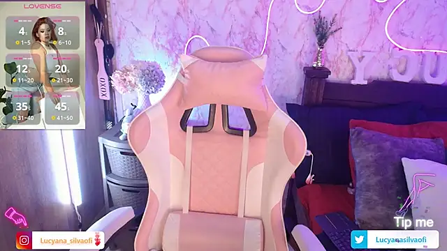 Snapshot of LucyanaSilva chatting on 6, 11, 2025 LucyanaSilva online show from 6, 11, 2025